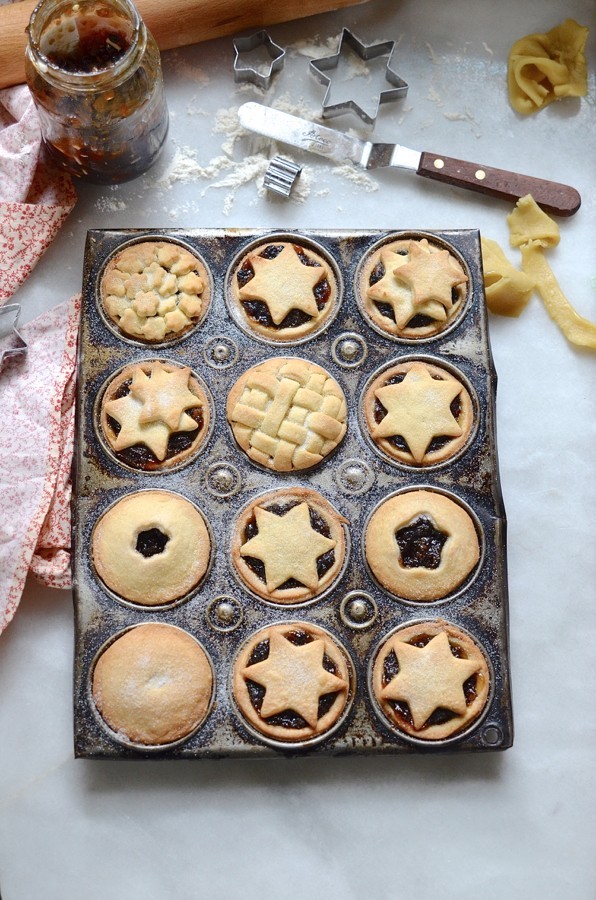 Cookie cutter mince pies