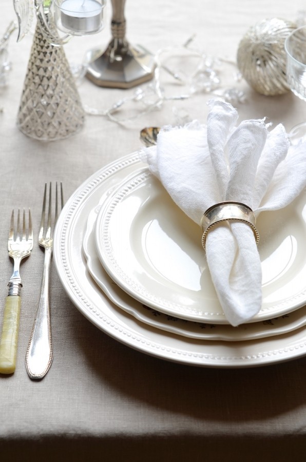 Festive table settings for the holidays, Bibbyskitchen, Christmas decor,