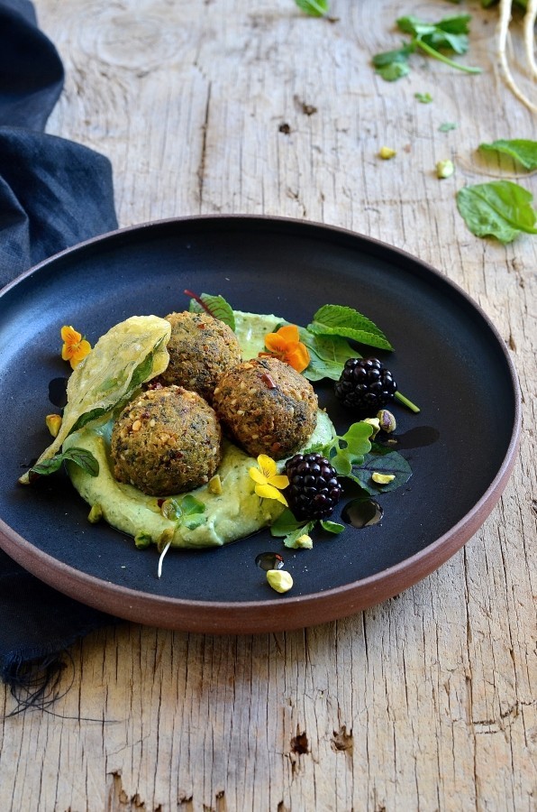 Quinoa and spinach falafel with avocado cream