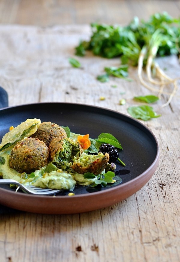 Quinoa and spinach falafel with avocado cream