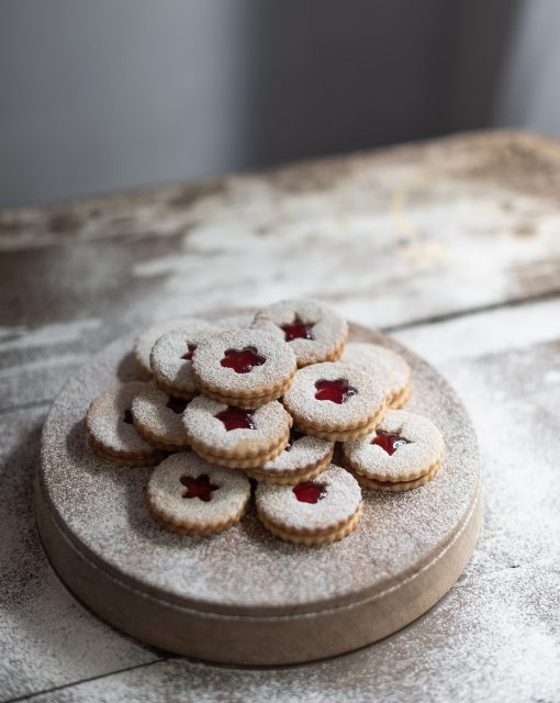 Vanilla spice linzer cookies