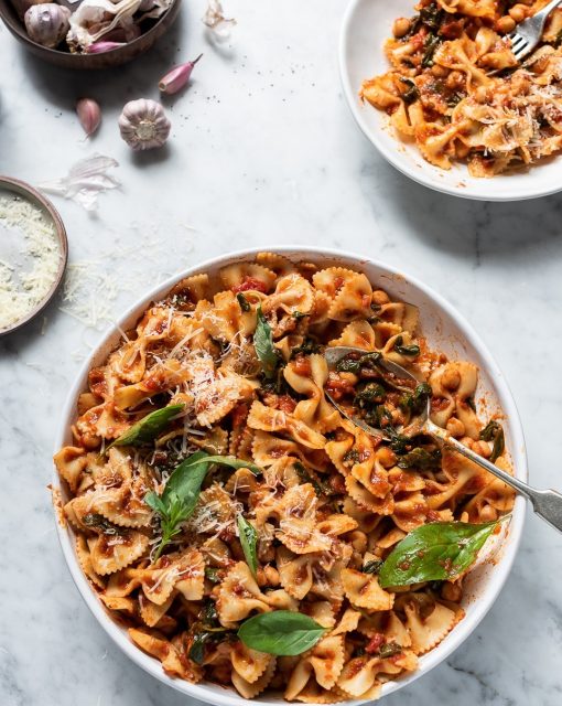 Bowtie spinach and chickpea pasta