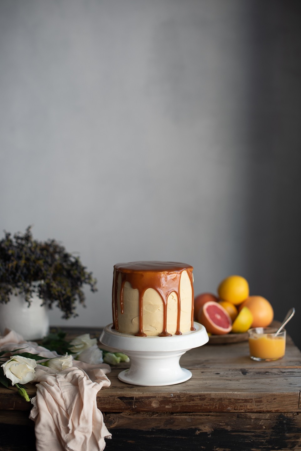 Vanilla and orange cake with grapefruit curd